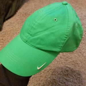 Green Nike golf hat.